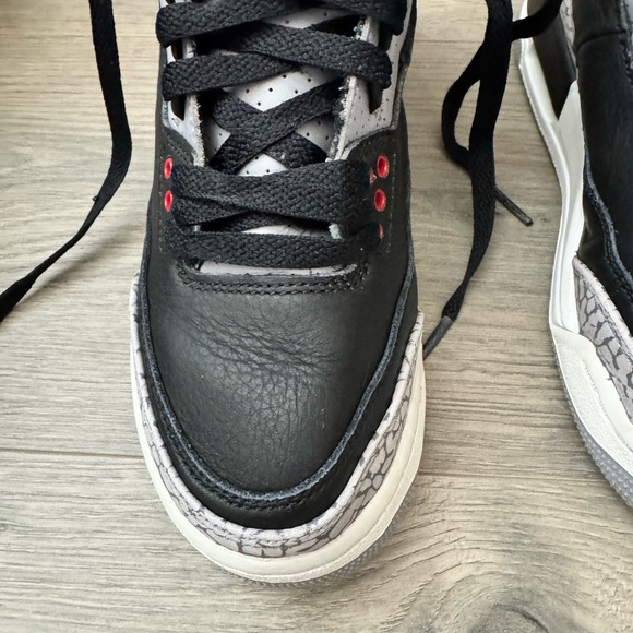Boys Air Jordan 3 Retro "Black
Cement" - Picture 3 of 9